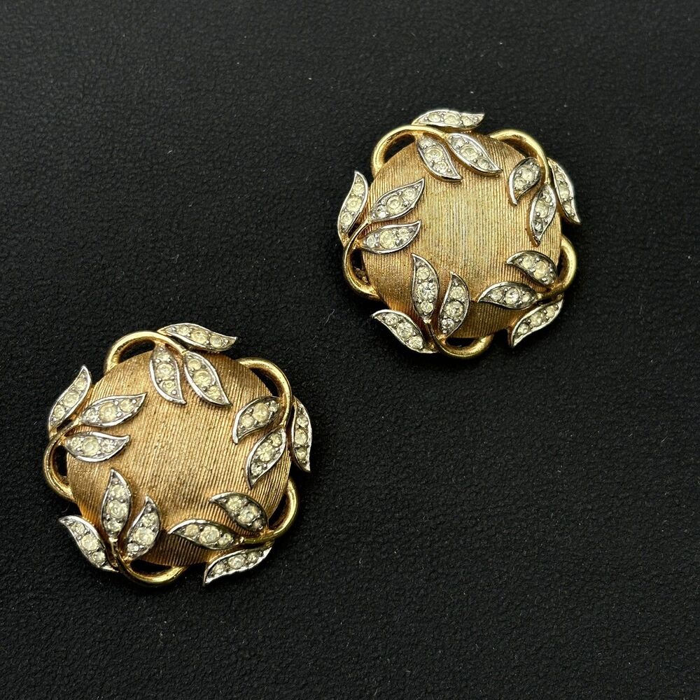 Vintage Trifari 1950s GARDEN OF EDEN Textured Dome Leaf Clip On Earrings